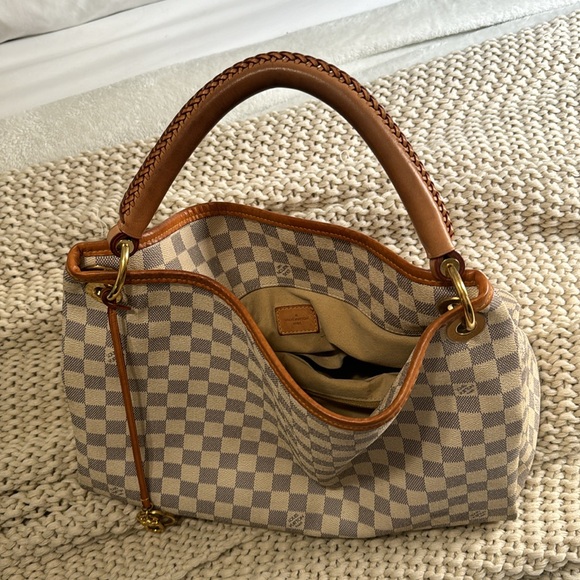 LOUIS VUITTON ARTSY MM newest design edition. Great condition. - Picture 2 of 7